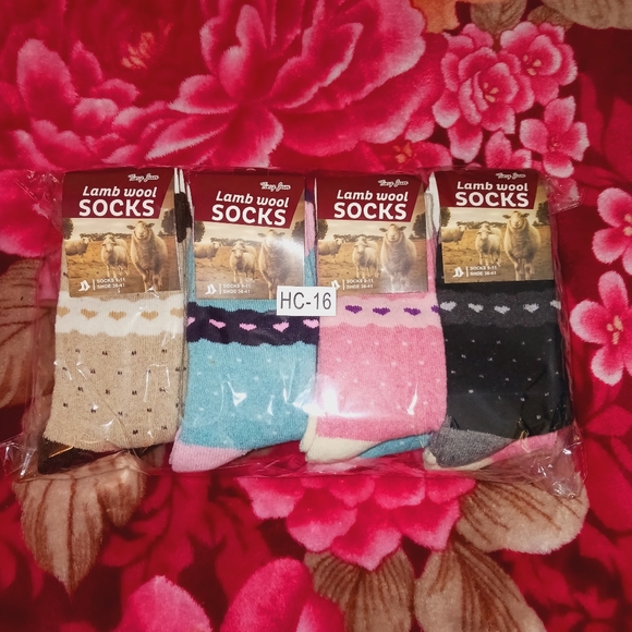 ⚫️  12 Lamb Wool Crew 'Valentines Day Heart' Winter Boot Socks Size 9-11 Wom… - Picture 1 of 13